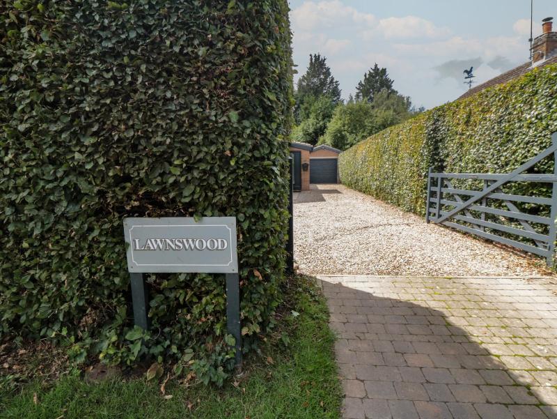 Lawnswood - image 2