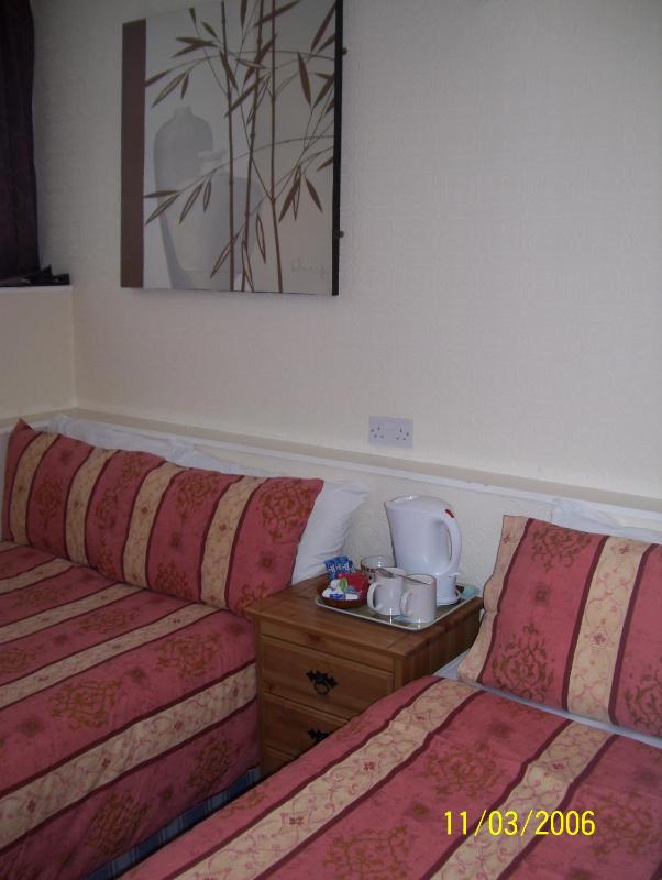Family Room (2 Adults + 1 Child) image 3