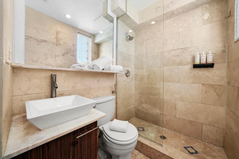Whitelaw Hotel - image 22