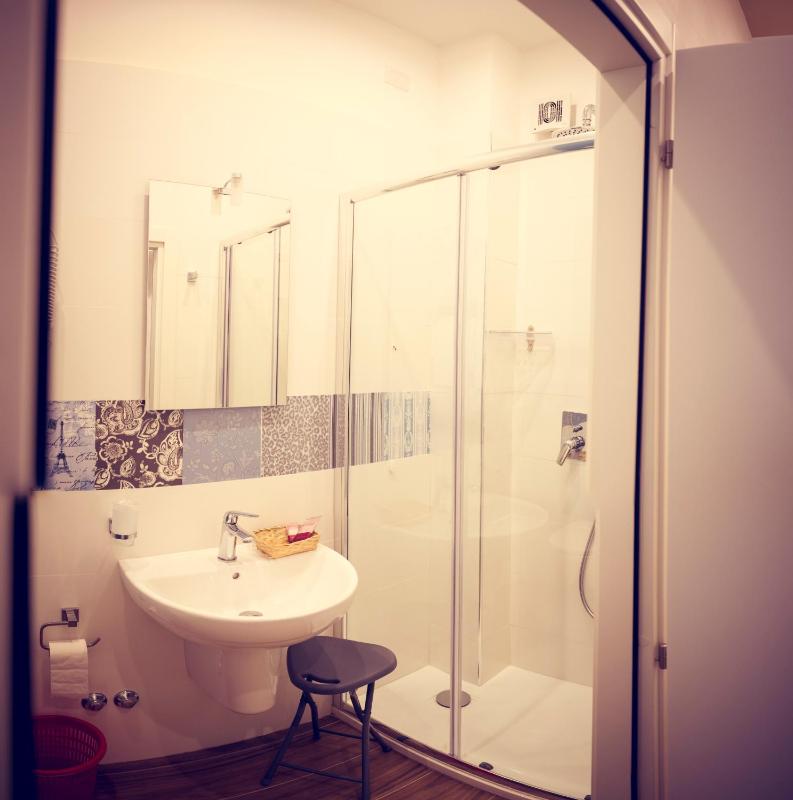Superior Triple Room image 3