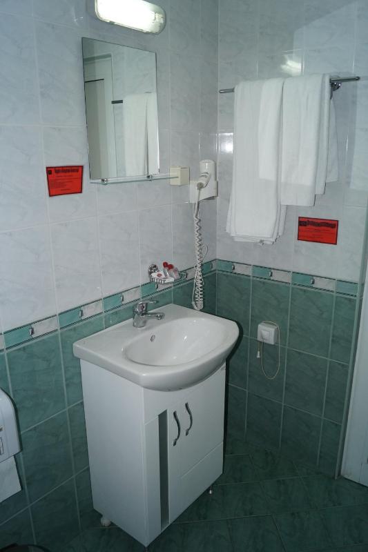 Twin Room image 2