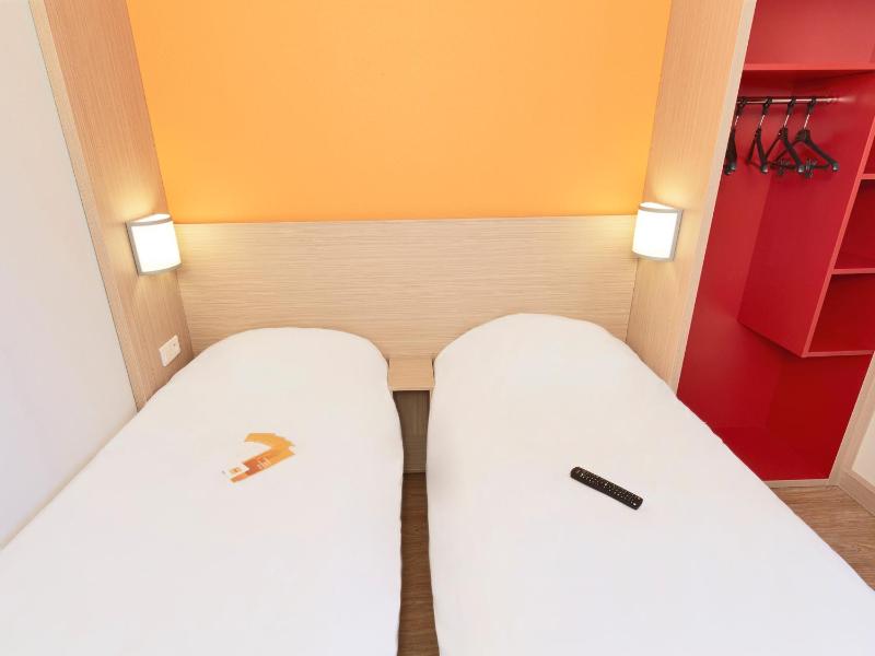 Twin Room image 3