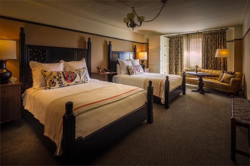 Superior Room with Two Queen Beds image 3