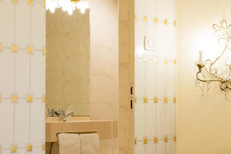 Deluxe Suite image 3