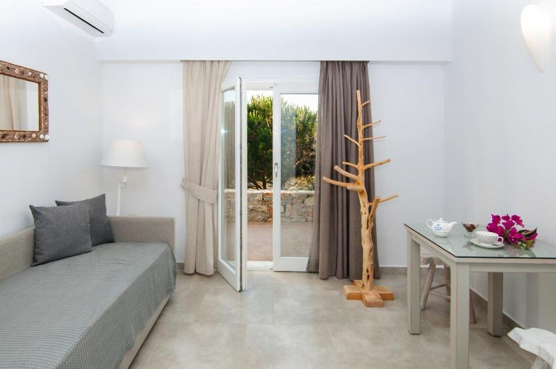 Quadruple Room with Balcony and Sea View image 4