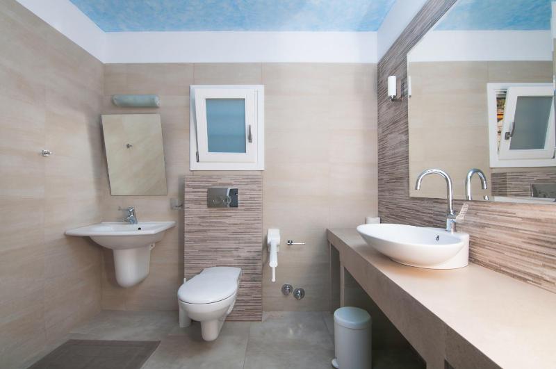 Quadruple Room with Balcony and Sea View image 3