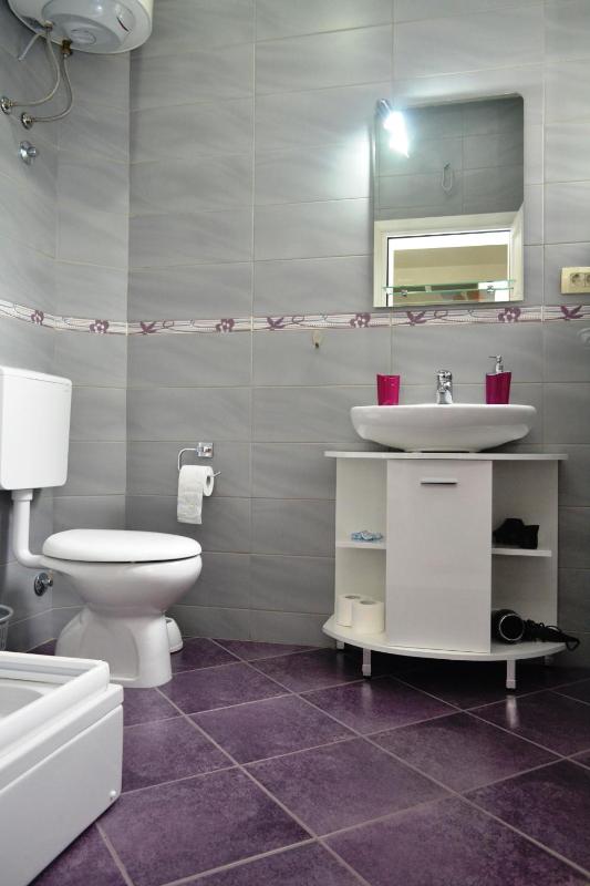 Studio Apartment with Sea View image 3