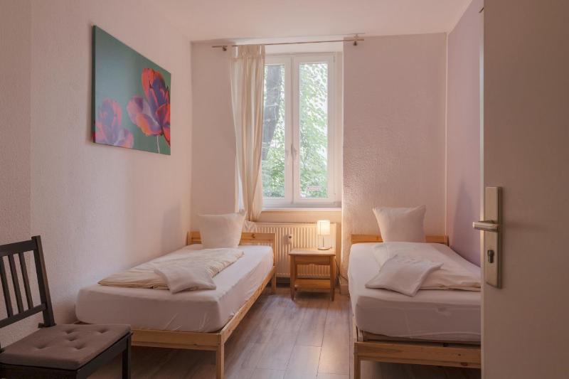 Twin Room with Shared Bathroom image 1