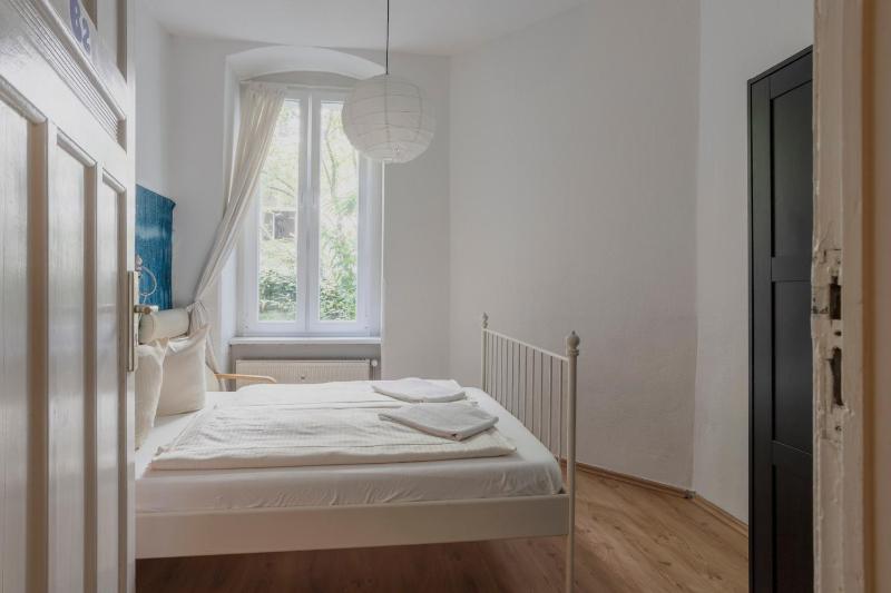 Budget Double Room with Shared Bathroom image 1