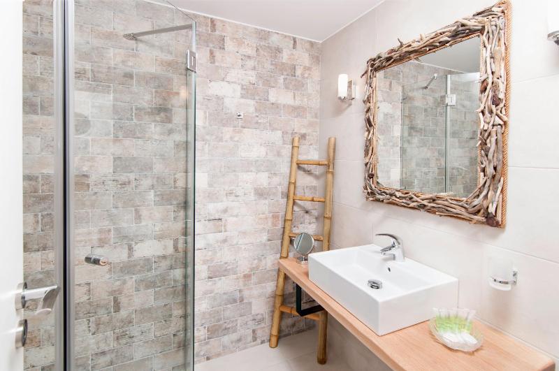 Economy Double Room with Balcony and Sea View image 2