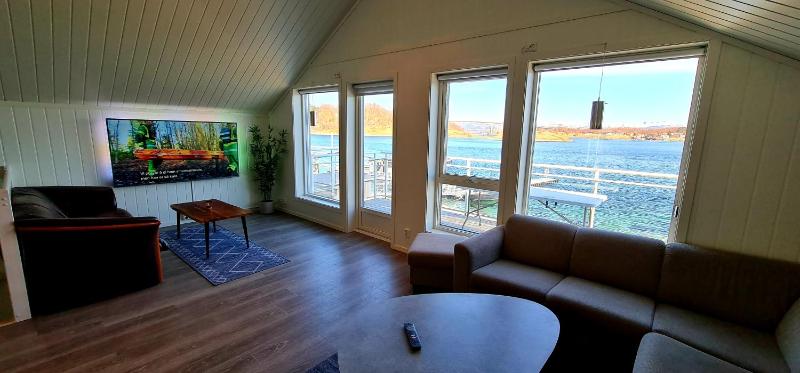 Four-Bedroom Apartment - Split Level image 1