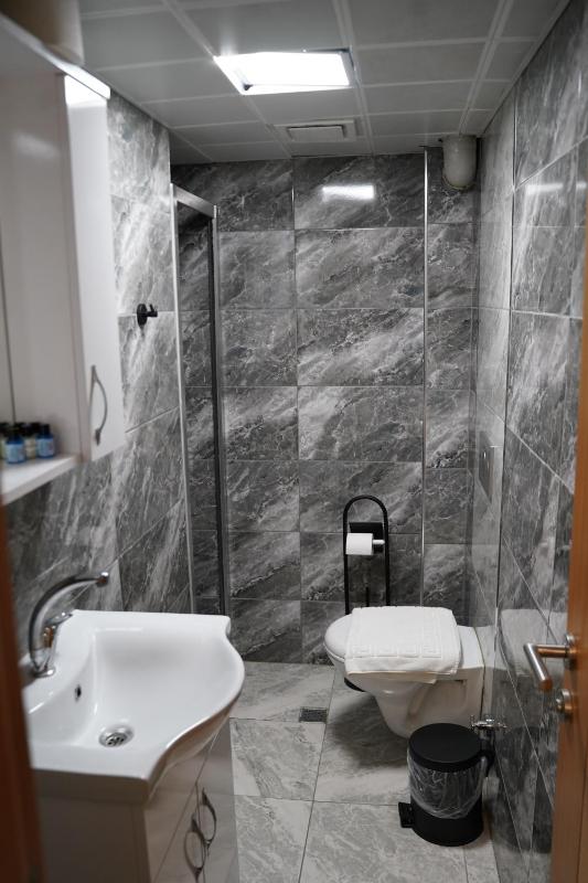 Standard Twin Room image 4