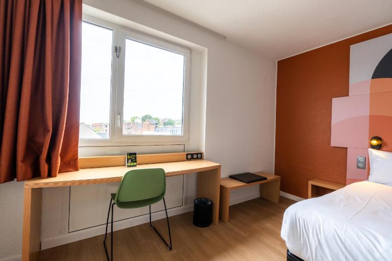 Double Room image 4