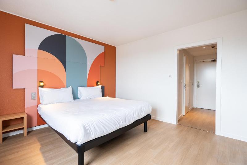 Double Room image 3