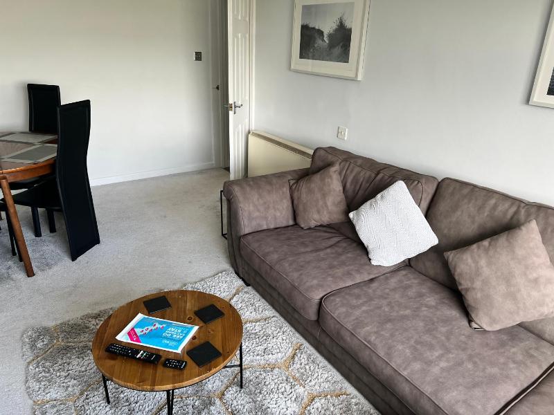 Two-Bedroom House image 4