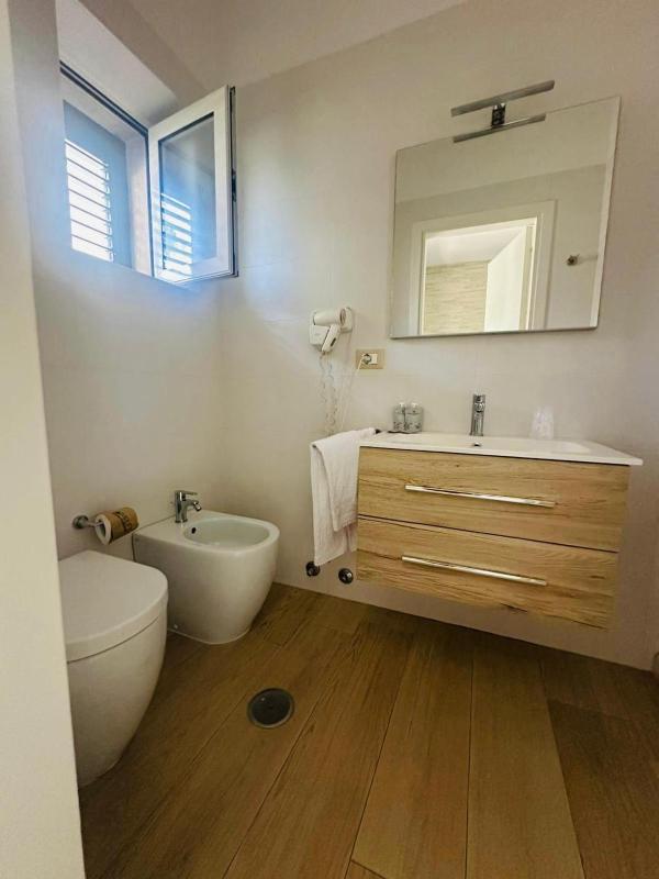 Double Room with Patio image 3