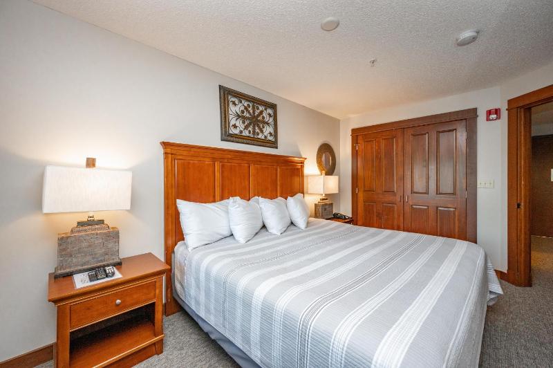 A117 One Bedroom Lake View - image 9