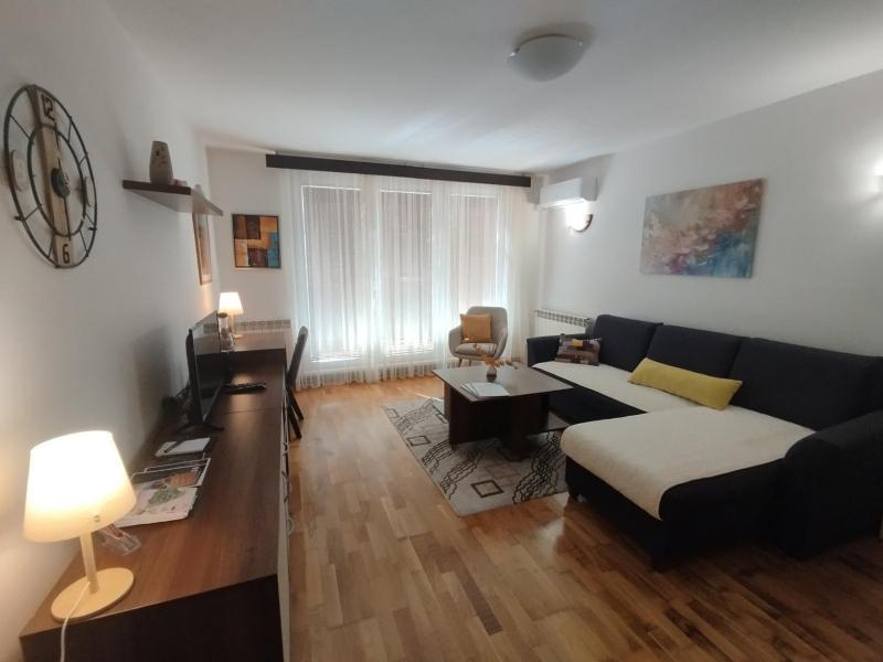 Apartment RENA - private parking - image 10