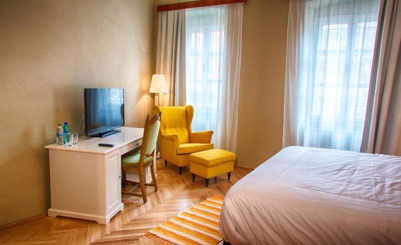 Superior Double Room image 3