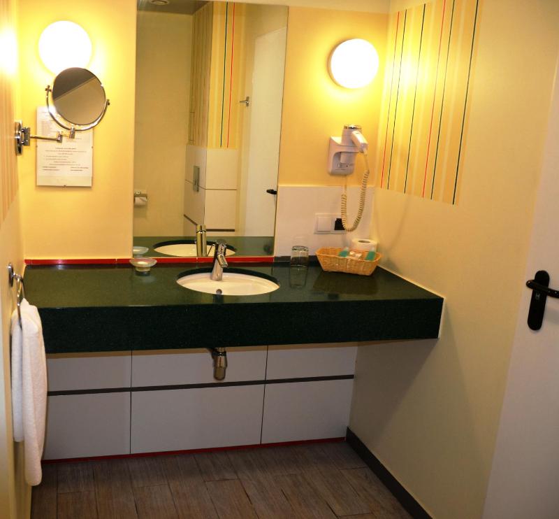 Double Room image 4