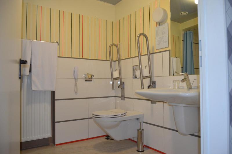 Single Room - Disability Access image 3