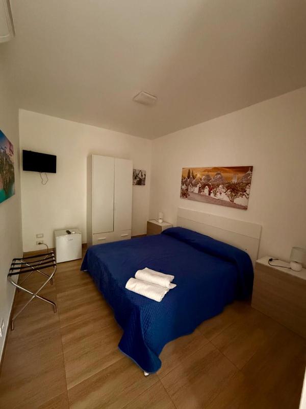 Economy Double Room image 3