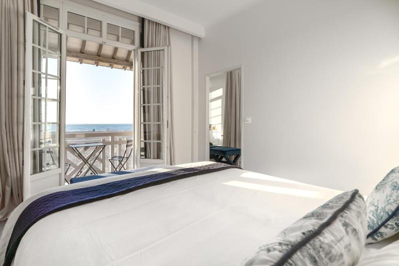 Junior Suite with Sea View image 3