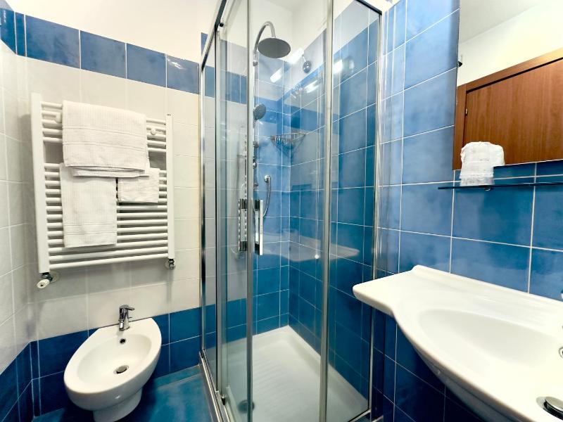 Double Room with Sea View and Balcony image 2