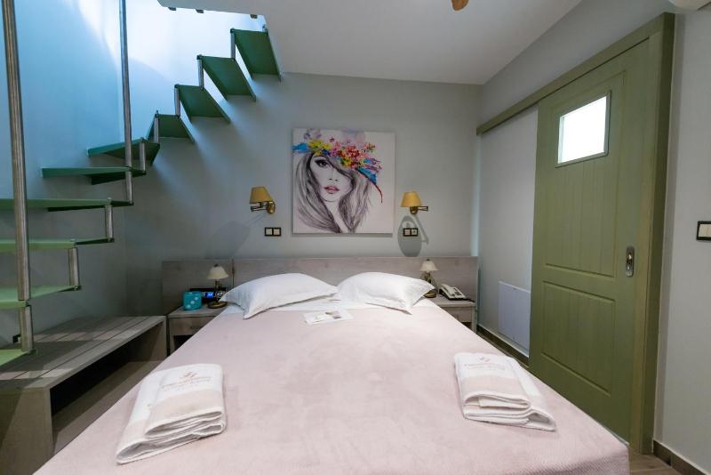  Artemisia Suite image 1