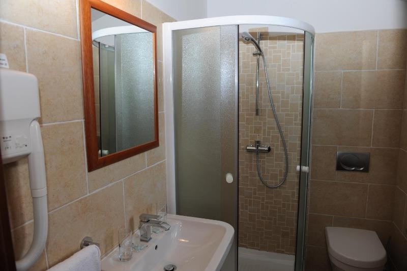 Double Room image 3
