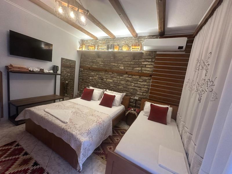 Double Room with Mountain View image 3