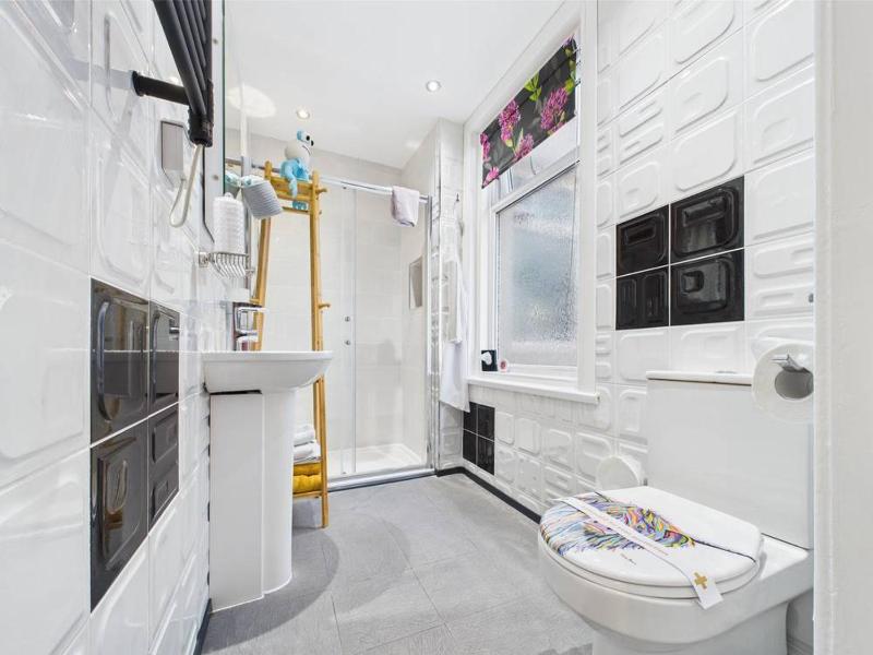 Standard King Room image 1