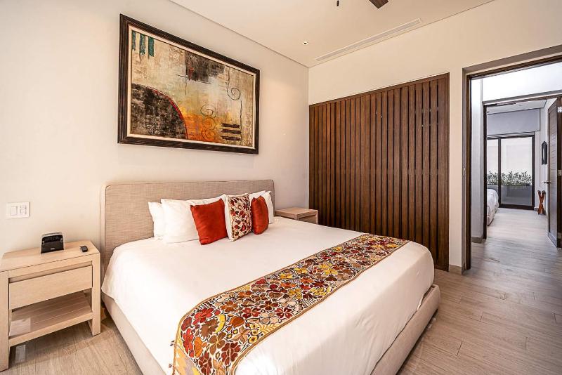 2 BR Cabo Marina Walk to Beach & Private Jacuzzi - image 13