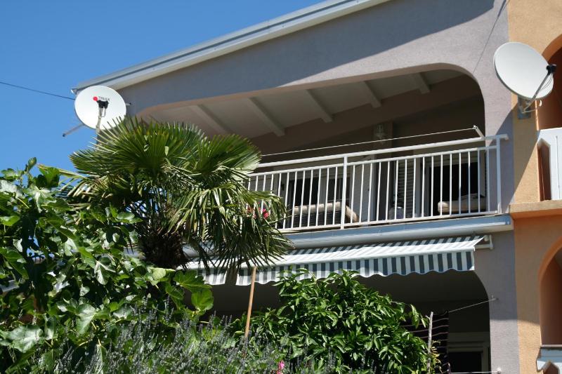 One-Bedroom Apartment with Terrace and Sea View image 2