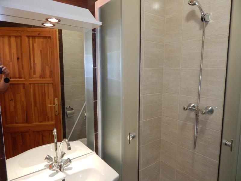 Triple Room with Private Bathroom image 2