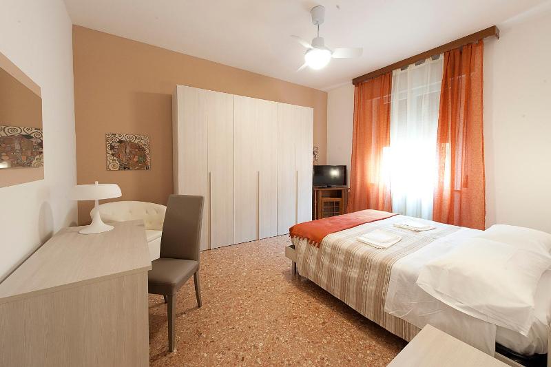 Double or Twin Room with Shared Bathroom image 1