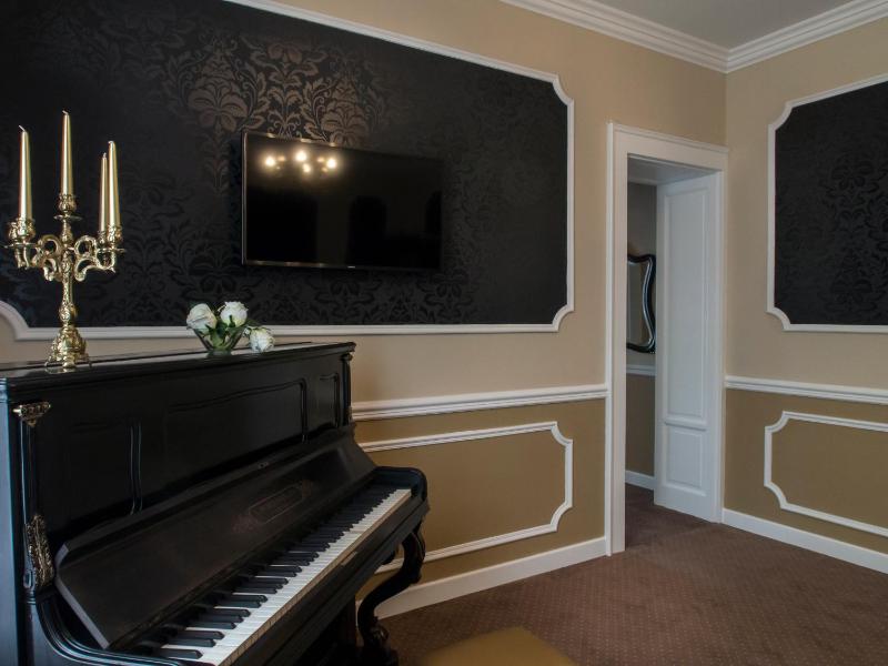 Superior Suite image 3