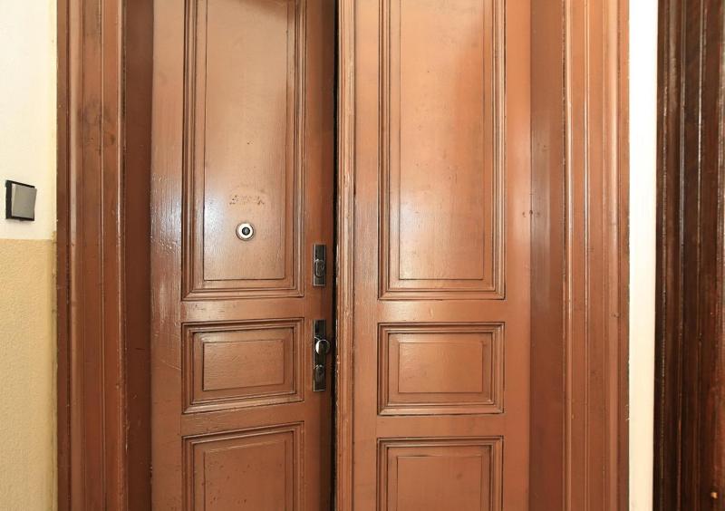 One-Bedroom Apartment image 2