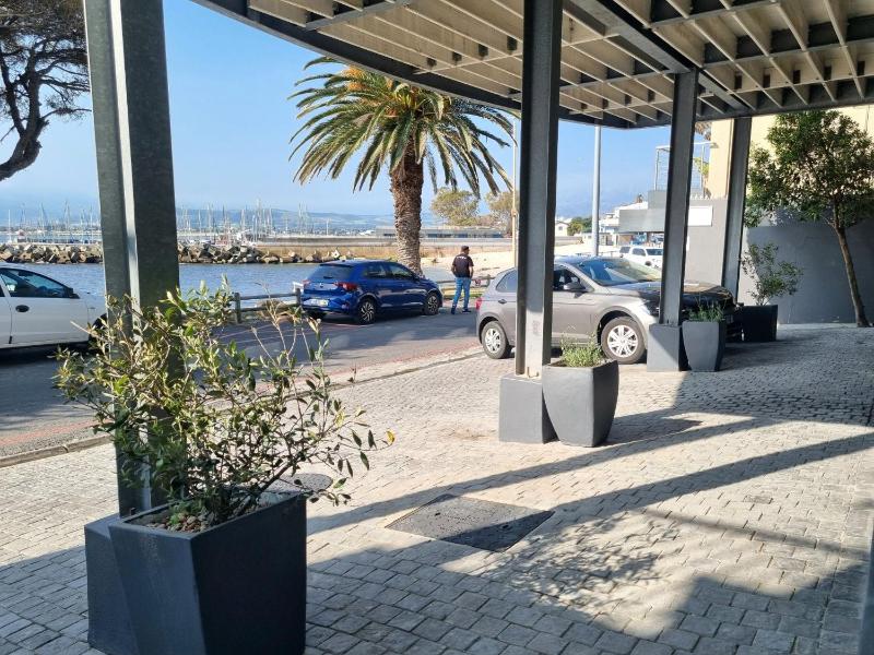 'The View' on Bikini Beach Seafront 2 bedroom Sleeps 4 - image 14