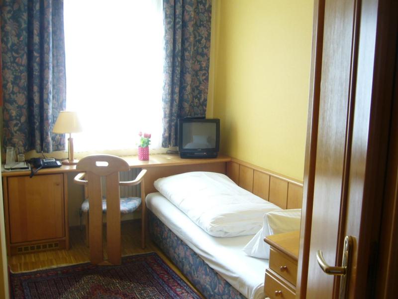 Single Room image 4