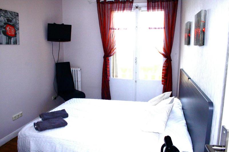 Single Room with Sea View and Shared Bathroom image 3