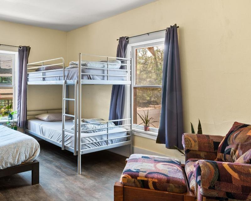 Bunk & Brew Historic Lucas House - Hostel - image 45