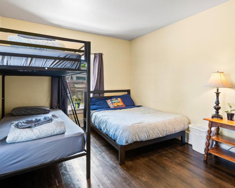 Bunk & Brew Historic Lucas House - Hostel - image 6