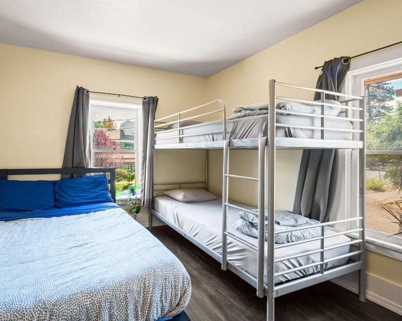 Bunk & Brew Historic Lucas House - Hostel - image 19