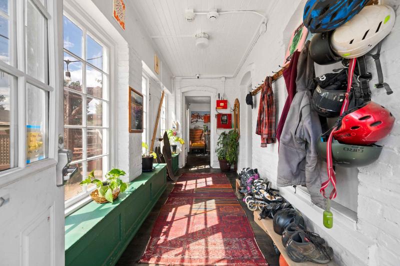 Bunk & Brew Historic Lucas House - Hostel - image 39
