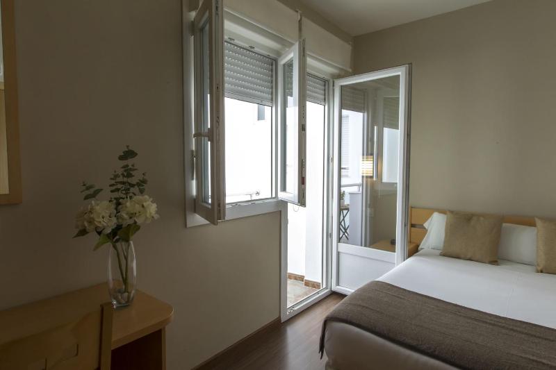 Double Room image 3