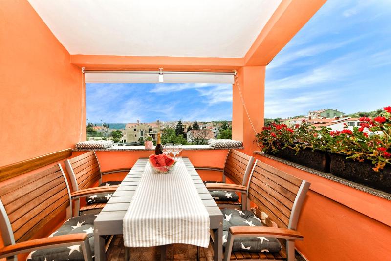 Two-Bedroom Apartment with Sea View (5 Adults) image 4