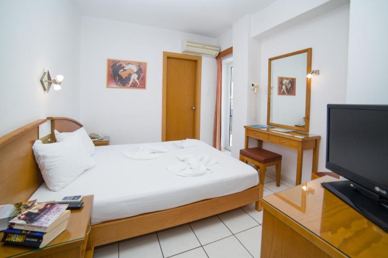 Double Room image 3