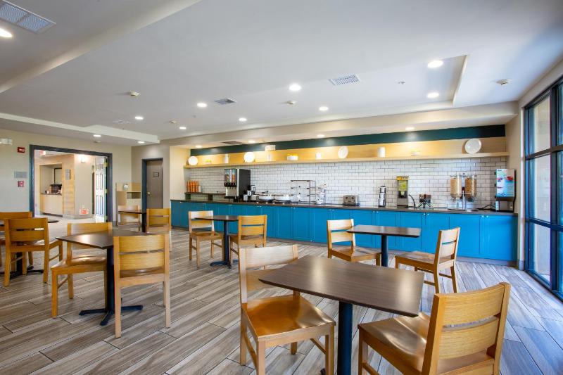 Country Inn & Suites by Radisson Tucson City Center AZ - image 5