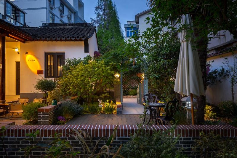 Suzhou Riverside House with Garden - image 14